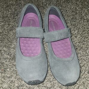 NWOT Women's Size 8 Eddie Bauer Gray Suede Mary Jane Shoes with Purple Insole